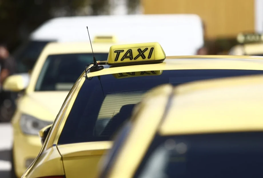 Συνελήφθη οδηγός ταξί – Ζήτησε 310 ευρώ για διαδρομή από το Αεροδρόμιο στο Σύνταγμα Συνελήφθη οδηγός ταξί – Ζήτησε 310 ευρώ για διαδρομή από το Αεροδρόμιο στο Σύνταγμα