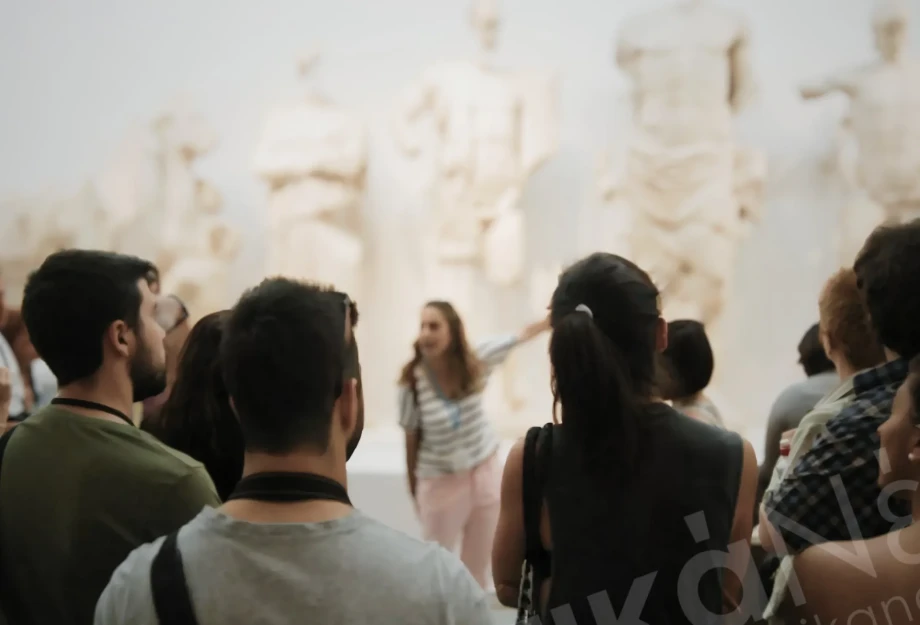 Βγήκε η προκήρυξη για Δωρεάν Σπουδές στις Σχολές Ξεναγών 2025-2027