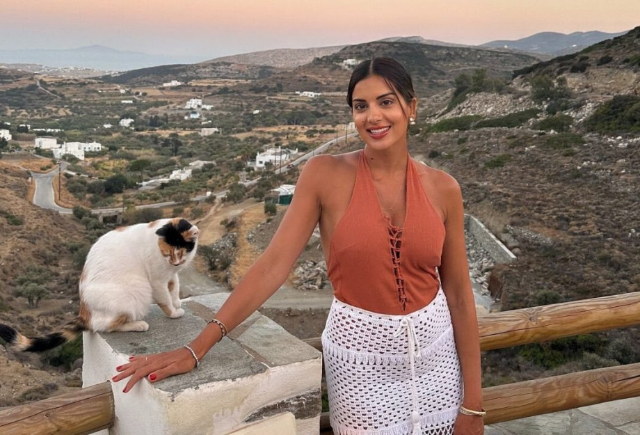 Σταματίνα Τσιμτσιλή: Η βραδινή έξοδος με τον σύζυγό της στην Πάρο με σικ φόρεμα και huge σκουλαρίκια Σταματίνα Τσιμτσιλή: Η βραδινή έξοδος με τον σύζυγό της στην Πάρο με σικ φόρεμα και huge σκουλαρίκια
