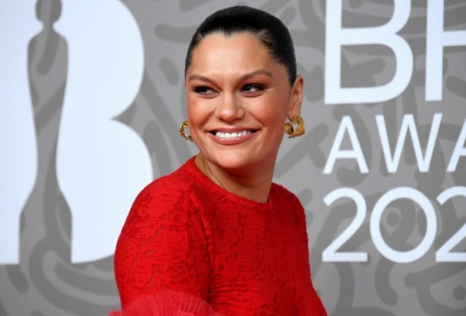 Η Jessie J αναβάλλει την περιοδεία της για να υποβληθεί σε δεύτερη εγχείρηση για καρκίνο του μαστού