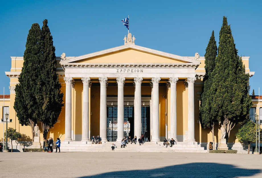 Γυναίκα αυτοπυρπολύθηκε στο Ζάππειο Γυναίκα αυτοπυρπολύθηκε στο Ζάππειο