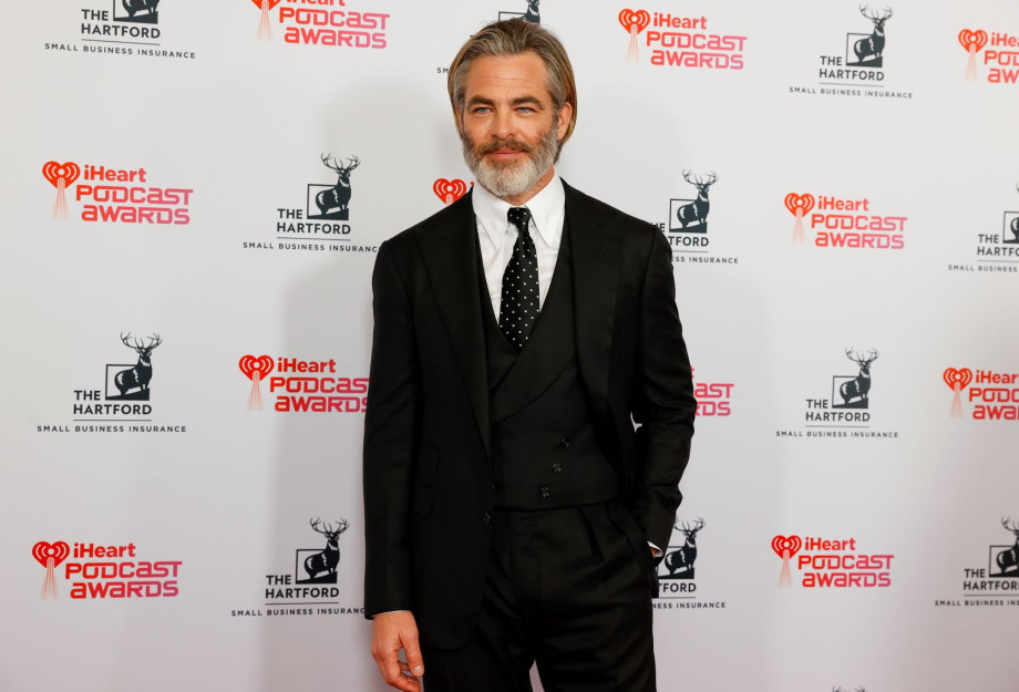 Ο Κρις Πάιν και η Τζένι Σλέιτ πρωταγωνιστές στο ρομαντικό «Carousel»