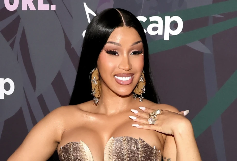 Έξω φρενών η Cardi B - Πέταξε μαρκαδόρο σε δημοσιογράφο έξω από το δικαστήριο Έξω φρενών η Cardi B - Πέταξε μαρκαδόρο σε δημοσιογράφο έξω από το δικαστήριο