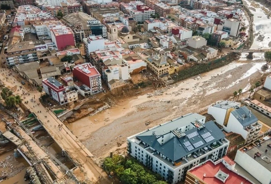 Ισπανία: Έκλεισαν σχολεία και παραλίες στην Ίμπιζα λόγω της καταρρακτώδους βροχής