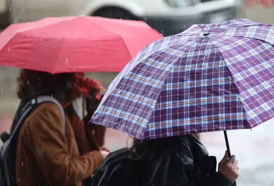 Καιρός αύριο: Τοπικές βροχές και καταιγίδες – Στους 26 βαθμούς η θερμοκρασία