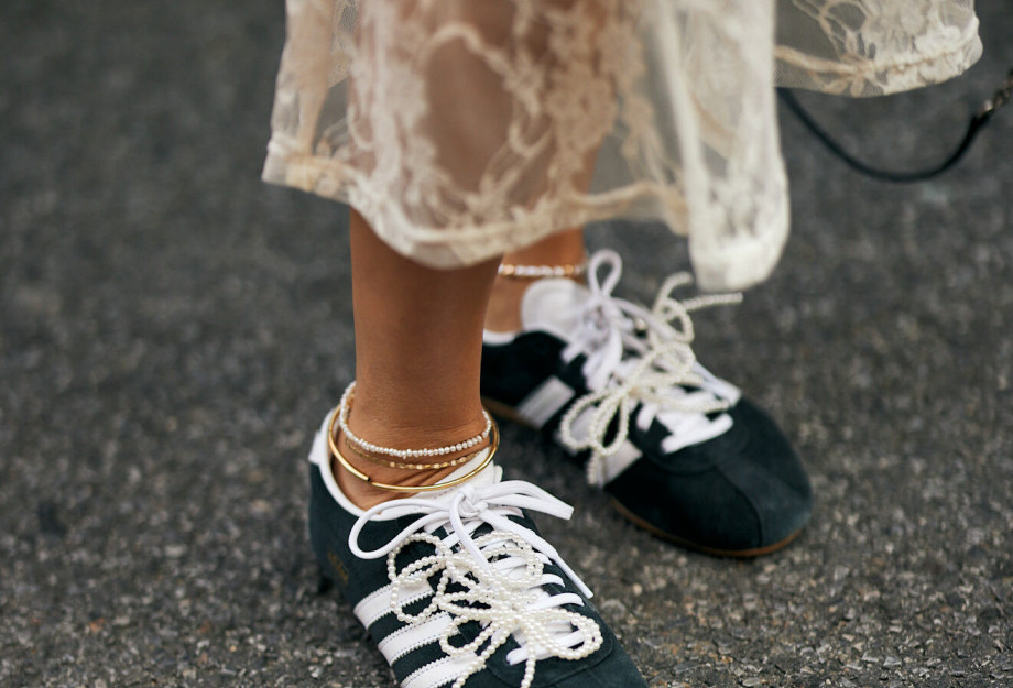 Τα πιο δημοφιλή sneakers του φθινοπώρου σύμφωνα με το street style των Εβδομάδων Μόδας