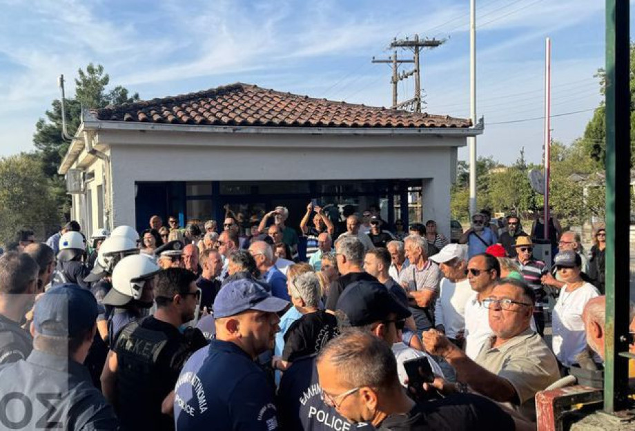 Ένταση στο Νοσοκομείο Δράμας κατά την επίσκεψη Γεωργιάδη Ένταση στο Νοσοκομείο Δράμας κατά την επίσκεψη Γεωργιάδη