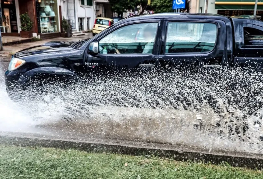 Καιρός: «Πυρήνας ισχυρότατων καταιγίδων προσεγγίζει τη χώρα μας» – Οι περιοχές που θα πέσει πολύ νερό τις επόμενες ώρες