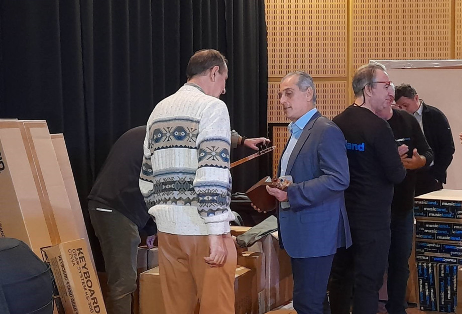 Από τη Περιφερειακή Ενότητα Σερρών Δωρεά μουσικών οργάνων στο Μουσικό Σχολείο Σερρών Από τη Περιφερειακή Ενότητα Σερρών Δωρεά μουσικών οργάνων στο Μουσικό Σχολείο Σερρών