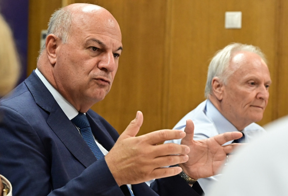 Το κλίμα για τον κ. Τσιάρα είναι βαρύ - Χρεώνεται ΟΠΕΚΕΠΕ και την ευλογιά των αιγοπροβάτων Το κλίμα για τον κ. Τσιάρα είναι βαρύ - Χρεώνεται ΟΠΕΚΕΠΕ και την ευλογιά των αιγοπροβάτων