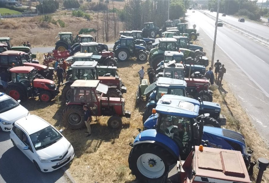 Συνεχίζονται οι αντιδράσεις των αγροτών με το βλέμμα στην απαλλαγή από το ΑΤΑΚ