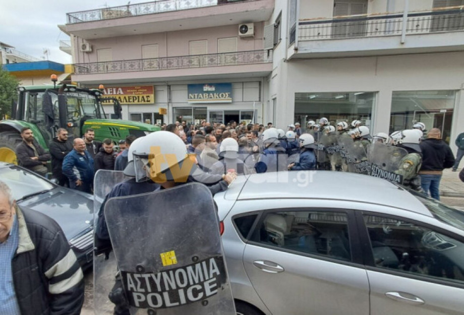 Κατά τη συγκέντρωση αγροτών της Βοιωτίας ένταση και στη Λιβαδειά Κατά τη συγκέντρωση αγροτών της Βοιωτίας ένταση και στη Λιβαδειά