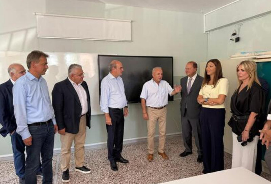 Σοφία Ζαχαράκη-Σε τέσσερα χρόνια θα έχουν ανακαινιστεί πάνω από 2.500 σχολεία