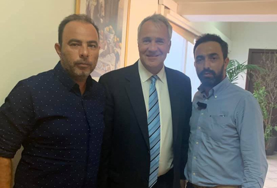 Οι Σερραίοι Αγρότες στον Υπουργό Μάκη Βορίδη! Οι Σερραίοι Αγρότες στον Υπουργό Μάκη Βορίδη!