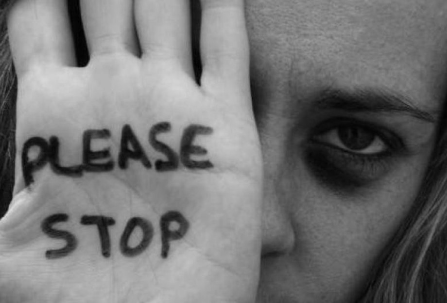 STOP στη βία κατά των γυναικών STOP στη βία κατά των γυναικών