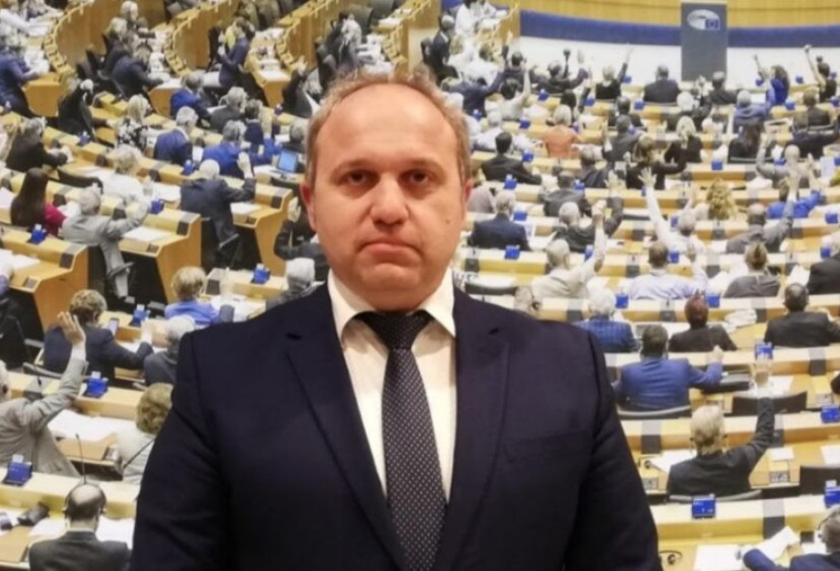 Γιώργος Τάτσιος σε Ολλανδικό περιοδικό: Τα διεθνή ΜΜΕ γνωρίζουν για την προδοσία της Μακεδονίας ! Γιώργος Τάτσιος σε Ολλανδικό περιοδικό: Τα διεθνή ΜΜΕ γνωρίζουν για την προδοσία της Μακεδονίας !