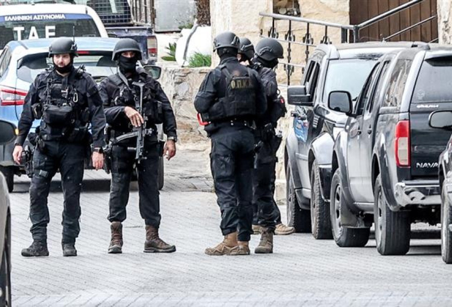 Βορίζια: «Είχε ριπάτο όπλο και μας πυροβολούσε» - Μετασκευασμένο Glock ψάχνουν οι αρχές