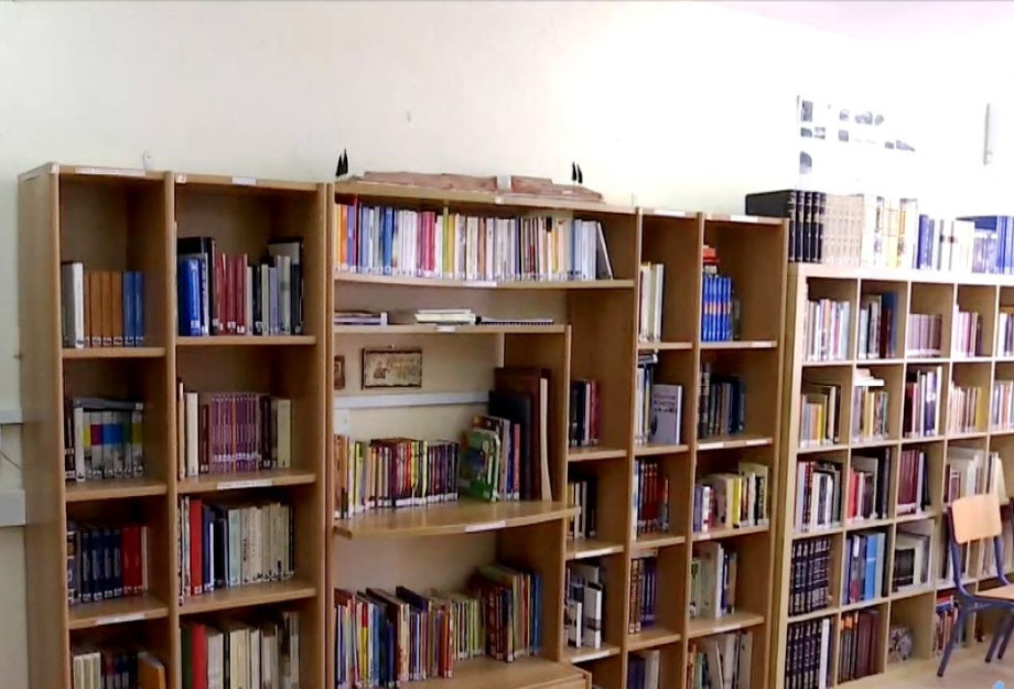 Στη Σχολική - Δανειστική Βιβλιοθήκη «ΒΑΣΙΛΕΙΟΣ ΜΑΝΤΖΑΡΟΥΔΗΣ» του Γυμνασίου Σκουτάρεως «ΤΟ ΠΑΙΔΙ ΠΟΥ ΑΛΛΑΞΕ ΤΟΝ ΚΟΣΜΟ» της Σταυρούλας Ραντούδη