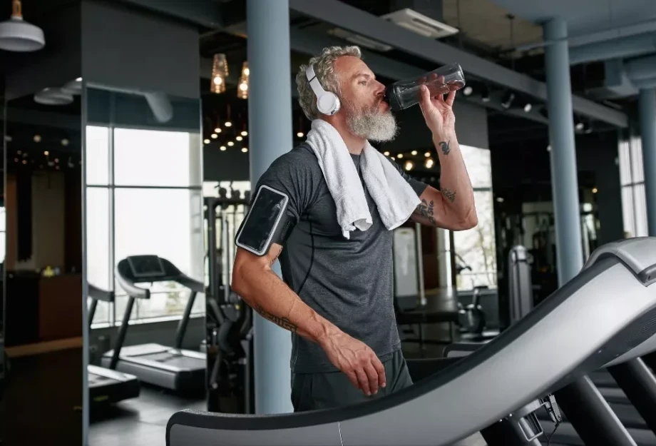 Επτά λάθη που πρέπει να αποφεύγουν οι 50χρονοι στο γυμναστήριο – Οι περισσότεροι τα κάνουν