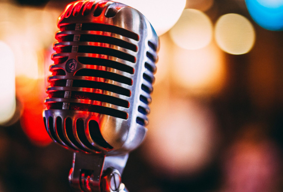 «Βόμβα» στη showbiz: Έρχεται καταγγελία για σεξουαλική κακοποίηση κατά κορυφαίου Έλληνα τραγουδιστή