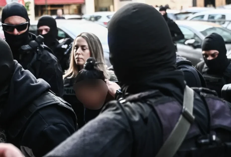 Σαλαμίνα: «Βρήκα ένα μαχαίρι και τη χτύπησα»: Η κυνική ομολογία της νύφης που σκότωσε την πεθερά της