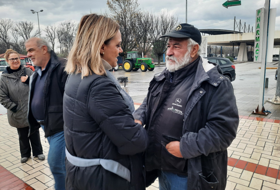 Η Δήμαρχος Σερρών στο μπλόκο των αγροτών του Προμαχώνα