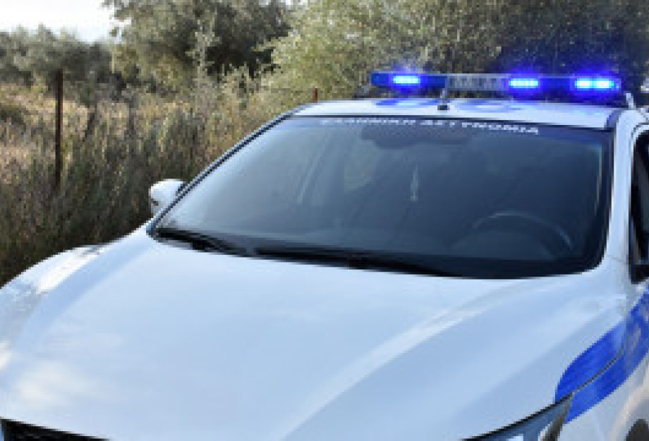 Εύβοια: Μεθυσμένη οδηγός μετά από τρελή πορεία συγκρούστηκε με σταθμευμένα οχήματα