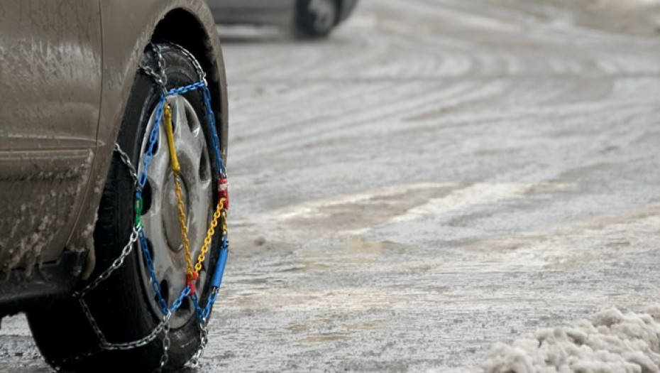 Υποχρεωτικές οι αλυσίδες στο ημιορεινό και ορεινό οδικό δίκτυο της Π.Ε. Σερρών.