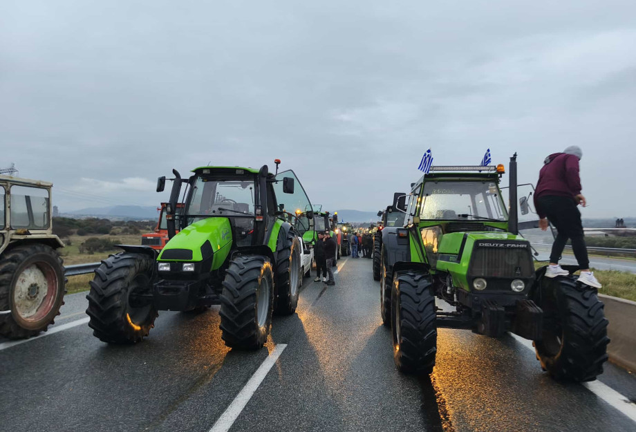 Την ώρα που χρειάζονται συμπαράσταση οι αγρότες γιορτές και πανηγύρια στους Δήμους για τα Χριστούγεννα