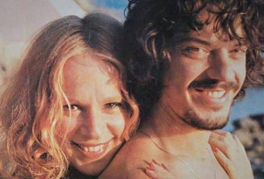 H πpοκλnτική φωτογράφιση της Αλίκης Βουγιουκλάκη με τον Βλάσση Μπονάτσο