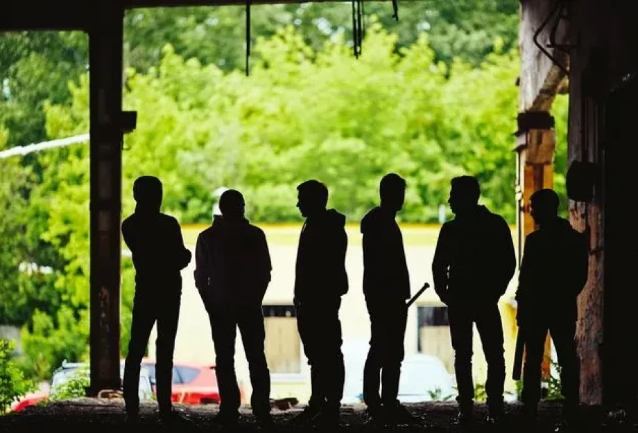 Ανήλικοι κουκουλοφόροι ξυλοκόπησαν 15χρονο σε σχολείο στον Άλιμο - Συνελήφθη 17χρονος