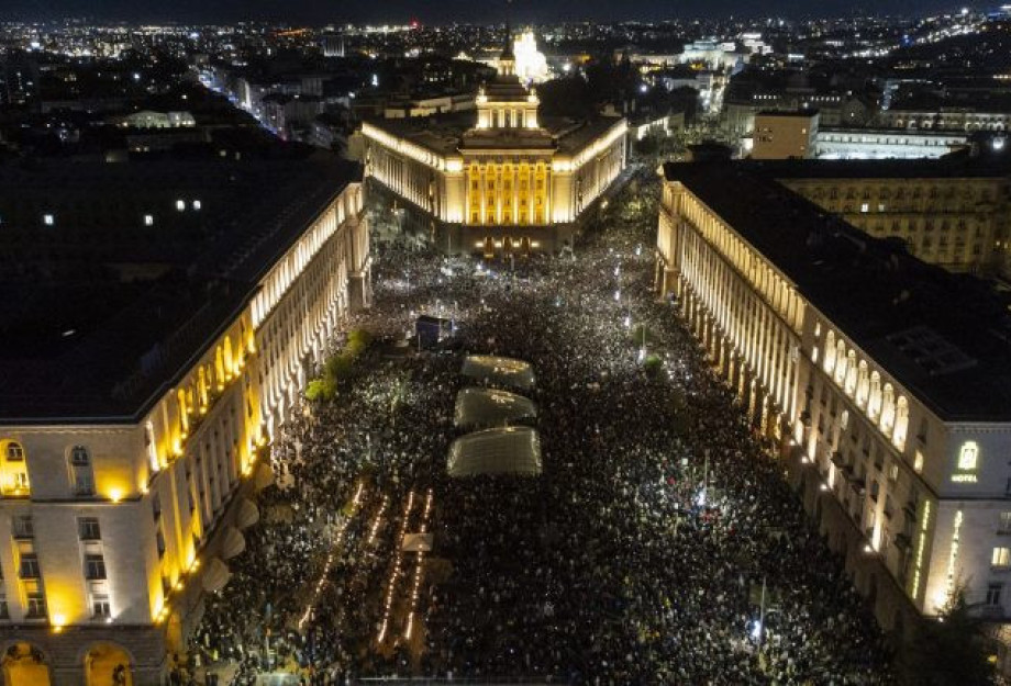Βουλγαρία: Παραιτήθηκε η κυβέρνηση μετά από διαδηλώσεις εβδομάδων