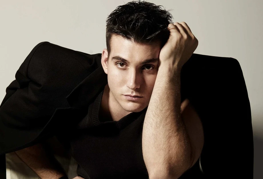 Γιώργος Κακοσαίος: Μιλά για την πίστη στον Θεό, τη σχέση με τη μητέρα του & την... Eurovision!