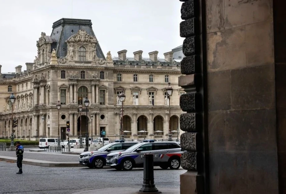 Διάρρηξη στο Λούβρο: Αξίας 88 εκατομμυρίων ευρών τα κλοπιμαία κοσμήματα Διάρρηξη στο Λούβρο: Αξίας 88 εκατομμυρίων ευρών τα κλοπιμαία κοσμήματα