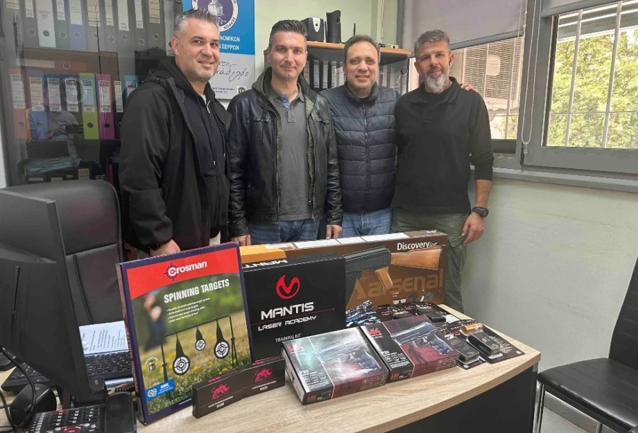 Δωρεά ηλεκτρονικού συστήματος ξηράς προπόνησης «Dry Fire» στη Διεύθυνση Αστυνομίας Σερρών