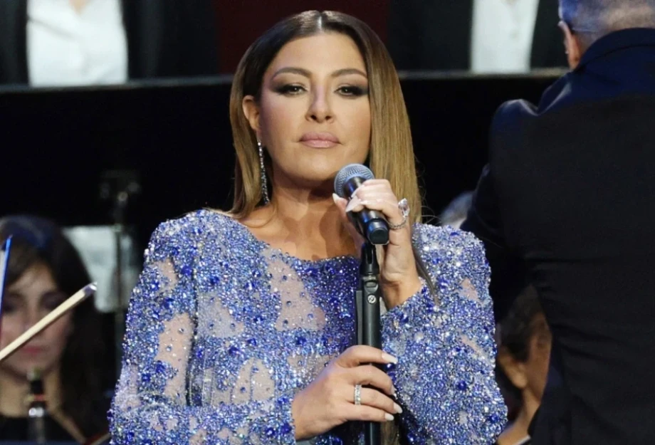 Έλενα Παπαρίζου: Παραμένει στο νοσοκομείο η τραγουδίστρια, οι νεότερες πληροφορίες για την υγεία της