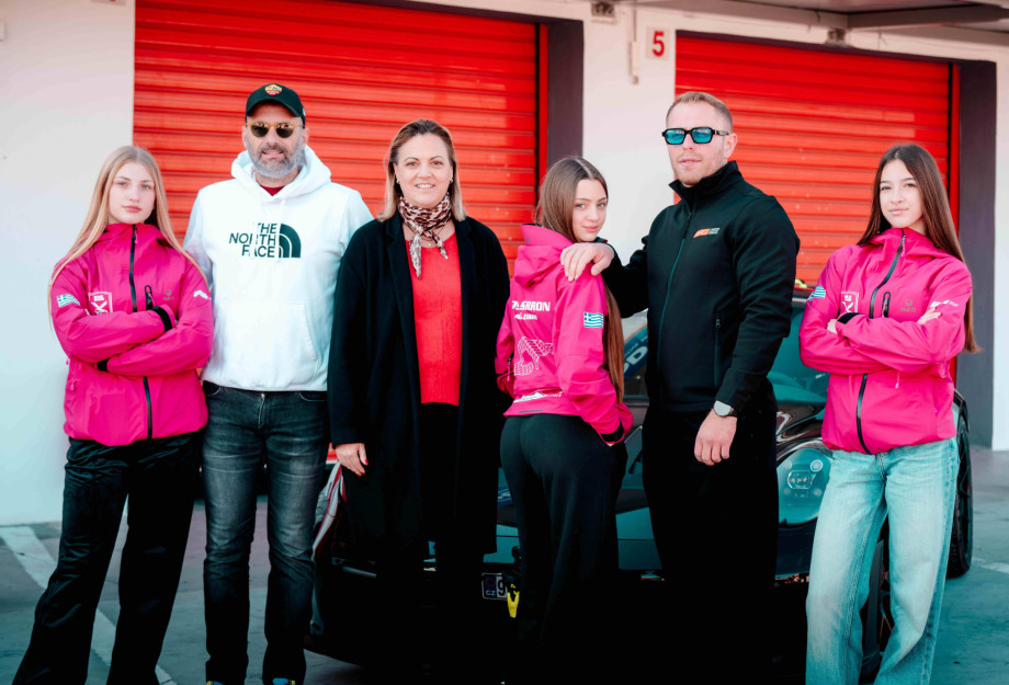 Από το Αυτοκινητοδρόμιο Σερρών Νέα μπουφάν για την αγωνιστική ομάδα του ΕΟΣ Σερρών