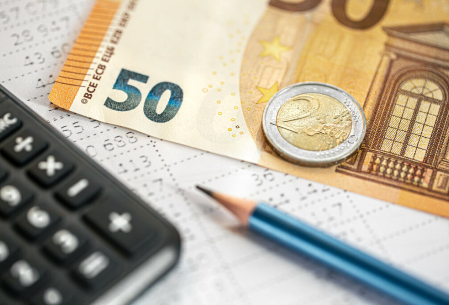 Εκπαιδευτικό επίδομα 1900 ευρώ σε άνεργους οικονομολόγους