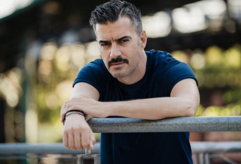 Στο νοσοκομείο ο Γιάννης Τσιμιτσέλης – Αφόρητος πόνος για τον ηθοποιό