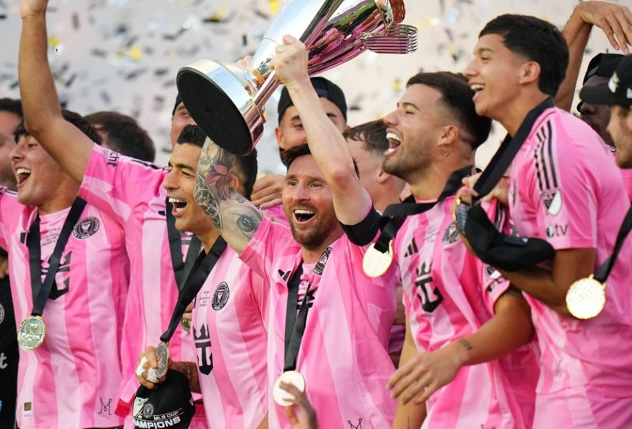 «Θρύλος» Λιονέλ Μέσι: Έφτασε τους 48 τίτλους στην καριέρα του (pic)