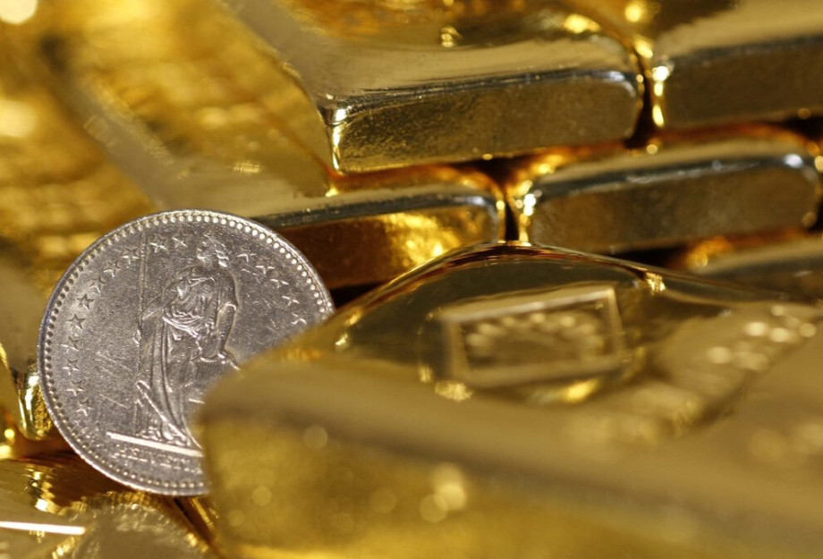 Γαλλία: Άνδρας βρήκε θησαυρό στην αυλή του σπιτιού του – Ξέθαψε ράβδους χρυσού και νομίσματα αξίας 700.000 ευρώ