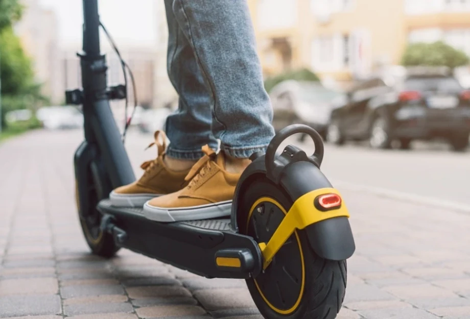 Τραυματισμένος νοσηλεύεται 15χρονος στη Λαμία έπειτα από ατύχημα με ηλεκτρικό πατίνι