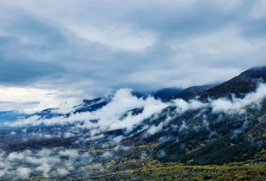 Καιρός αύριο: Συννεφιασμένος χωρίς βροχές – Μέχρι τους 23 βαθμούς θα φτάσει η θερμοκρασία