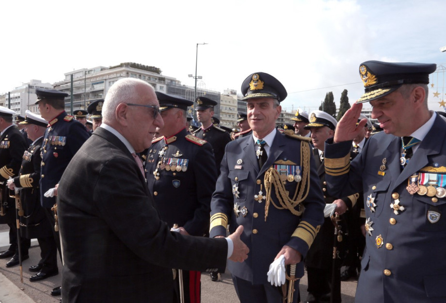 Κατάθεση στεφάνου από τον ΠτΒ για την Ημέρα των Ενόπλων Δυνάμεων