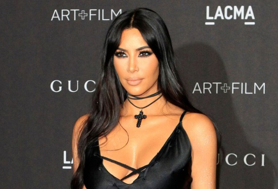 Εντυπωσίασε η Κιμ Καρντάσιαν στο πάρτι γενεθλίων της μητέρας της