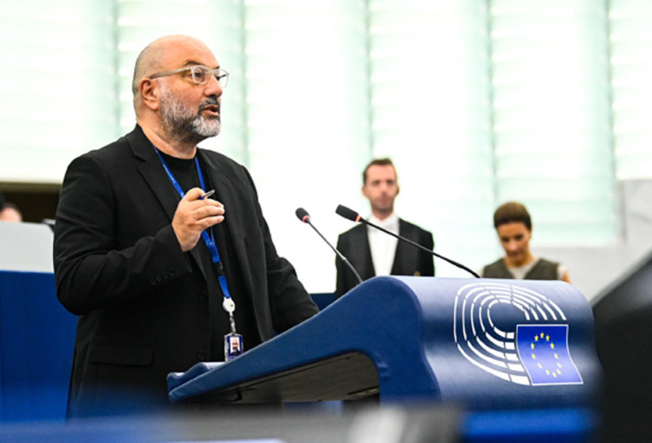 Σάκης Αρναούτογλου προς Κομισιόν: Η Ευρώπη τρέχει με πράσινο υδρογόνο – η Ελλάδα μένει χωρίς καύσιμο του μέλλοντος.