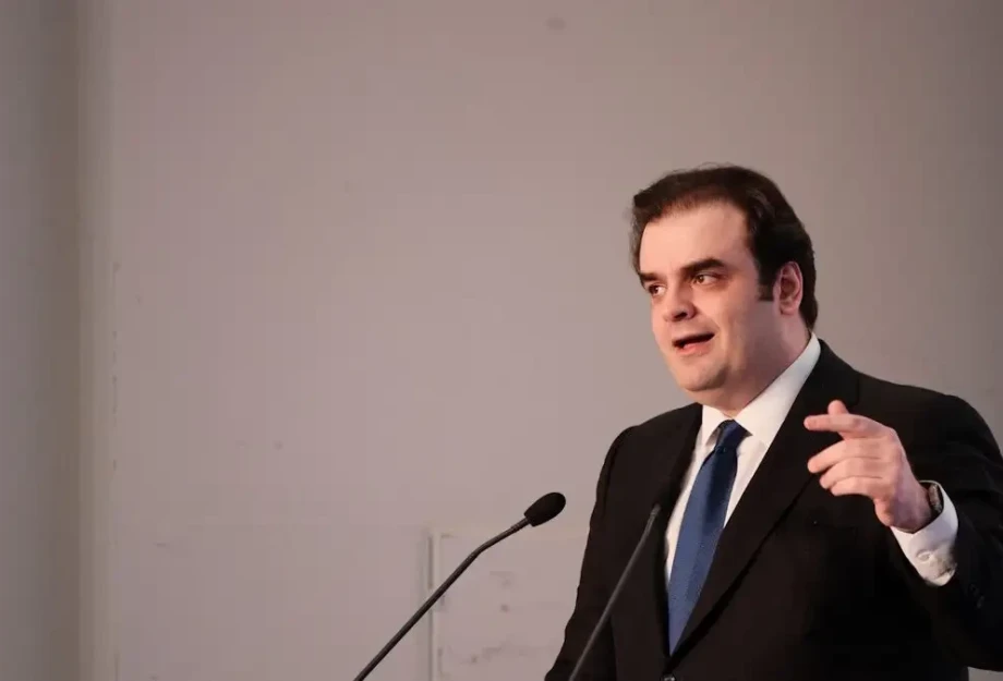 Κυριάκος Πιερρακάκης- Στον πυρήνα της πολιτικής μας είναι η αφαίρεση εμποδίων για τις οικογένειες και τους νέους