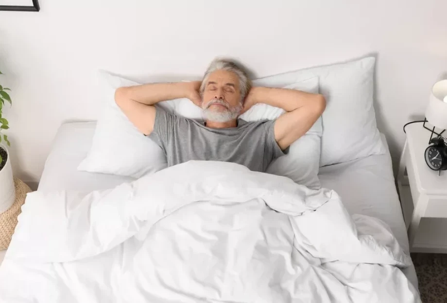 Πίεση: Η μικρή αλλαγή στον ύπνο που τη «ρίχνει» με φυσικό τρόπο σε 2 εβδομάδες