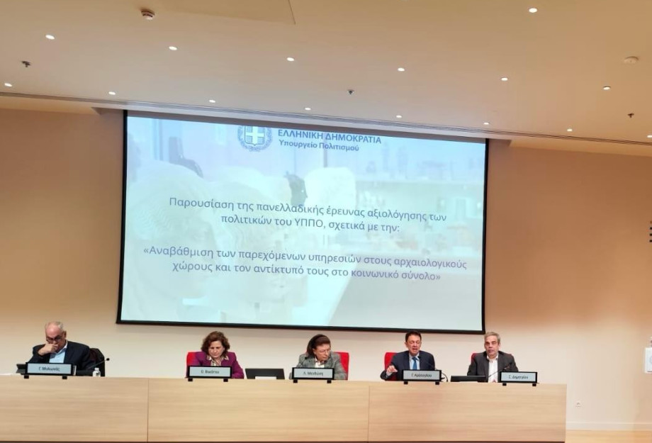 Λίνα Μενδώνη: Θέτουμε τον εαυτό μας στην κρίση της κοινωνίας