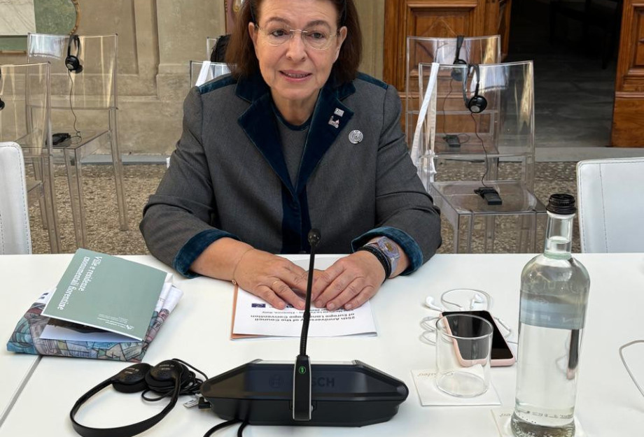 Λίνα Μενδώνη από τη Φλωρεντία: «Οφείλουμε να ενσωματώσουμε τα ανθρώπινα δικαιώματα, τη δημοκρατία, το κράτος δικαίου στο νέο, συνεκτικό ευρωπαϊκό περιβαλλοντικό όραμα»